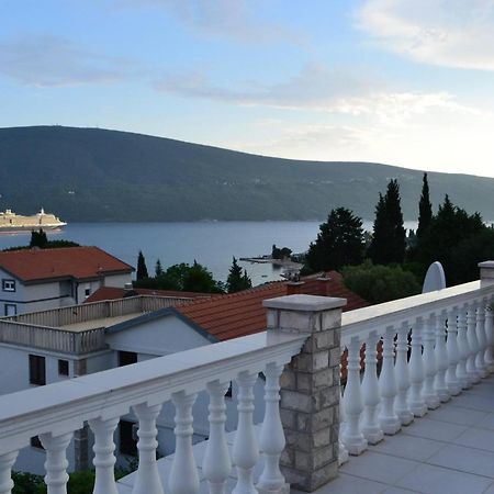 比耶拉Family House With Pool & Sea View公寓式酒店 外观 照片
