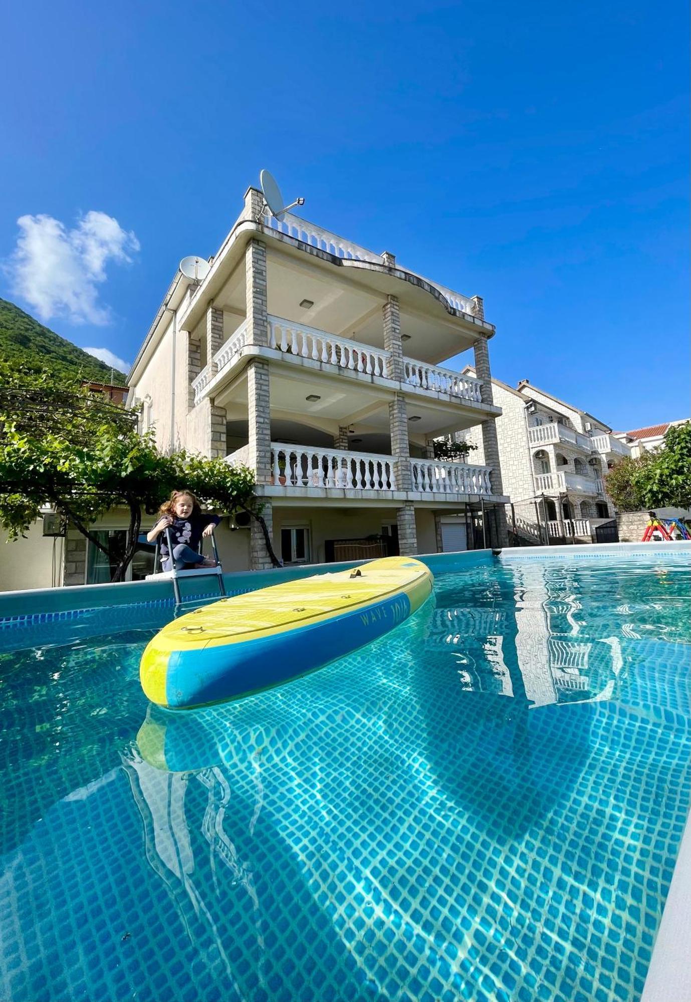 比耶拉Family House With Pool & Sea View公寓式酒店 外观 照片