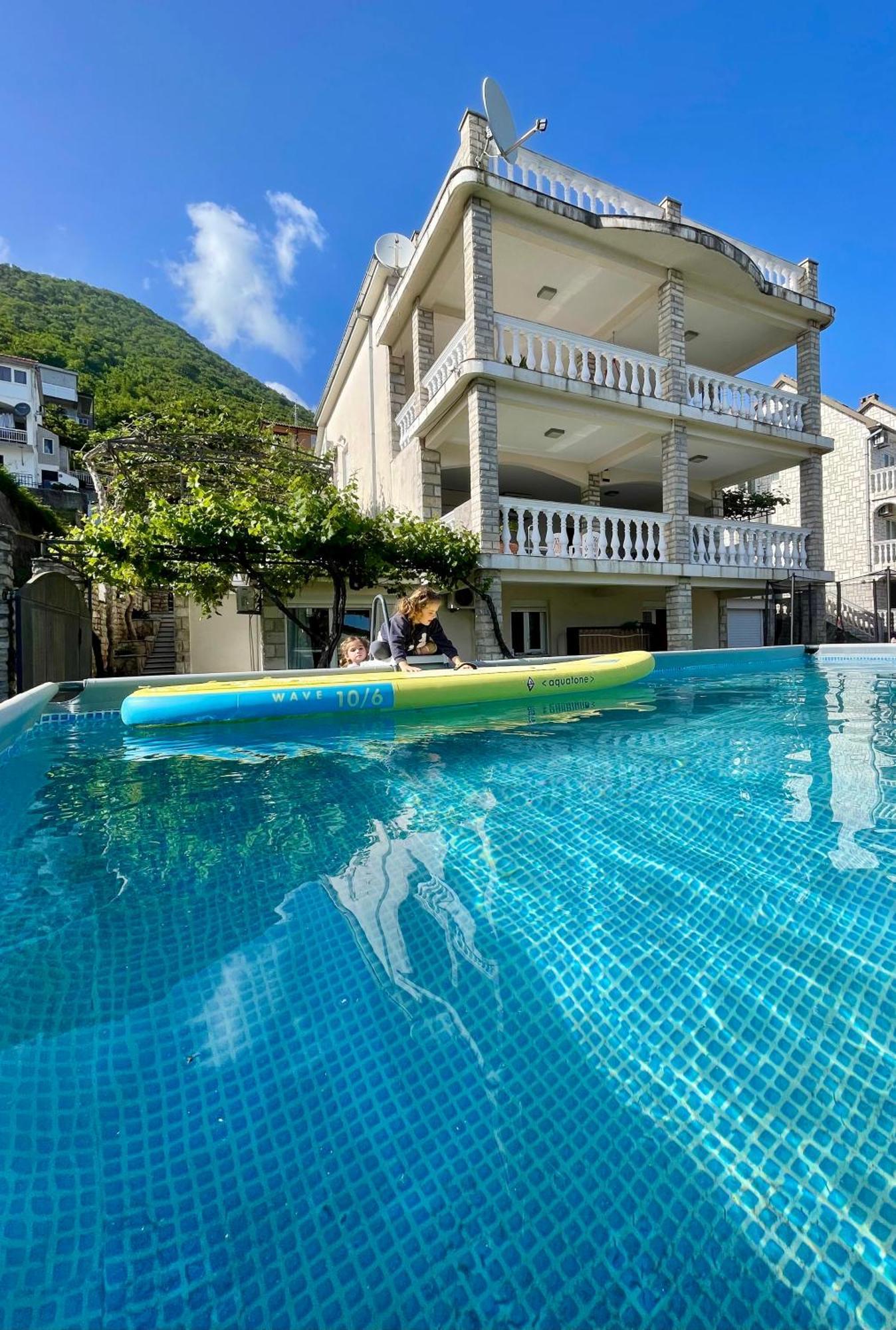 比耶拉Family House With Pool & Sea View公寓式酒店 外观 照片