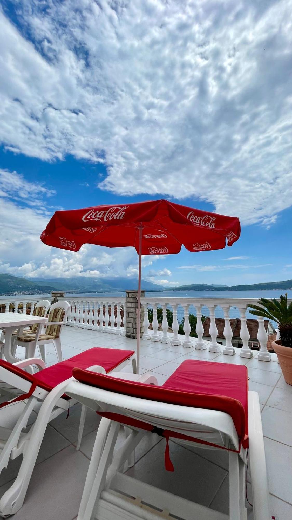 比耶拉Family House With Pool & Sea View公寓式酒店 外观 照片