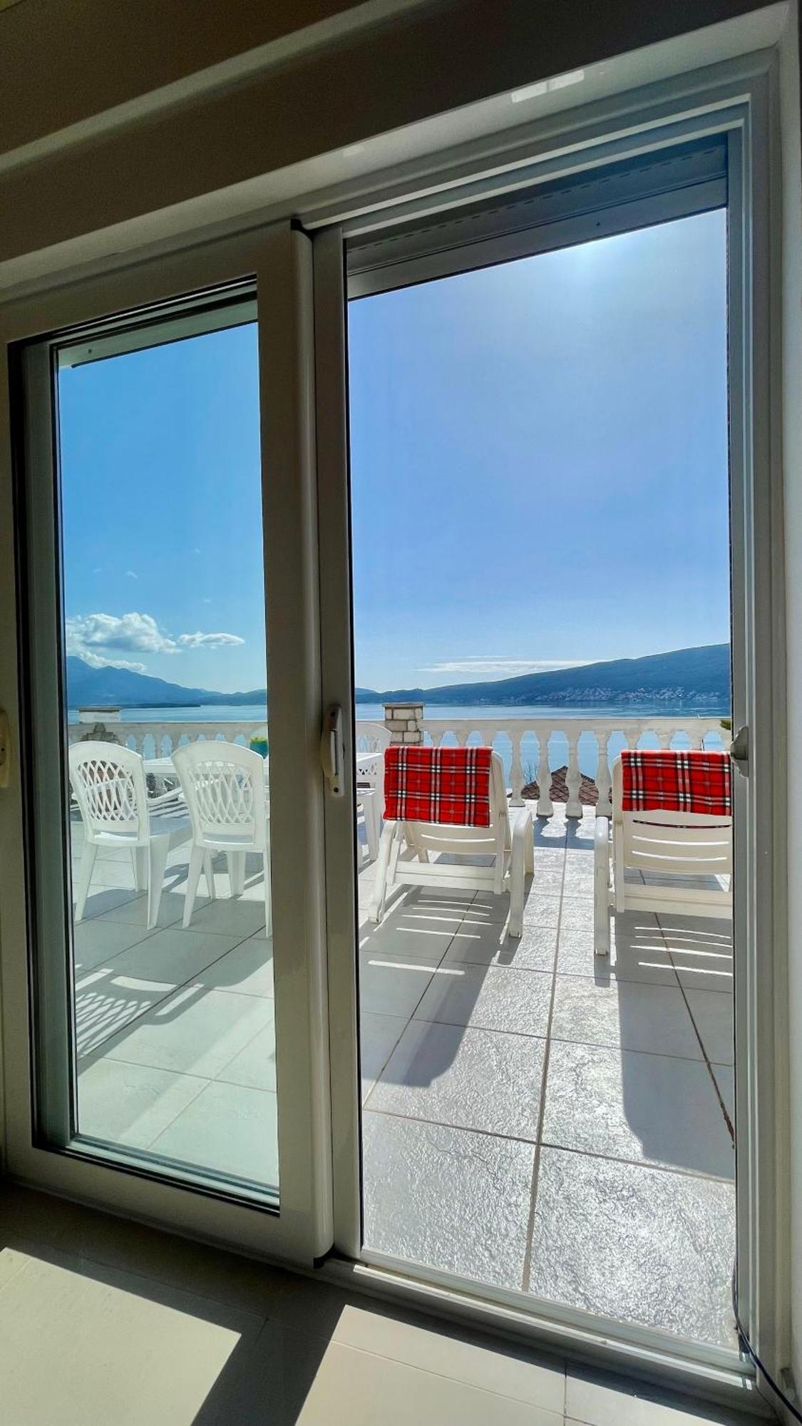 比耶拉Family House With Pool & Sea View公寓式酒店 外观 照片