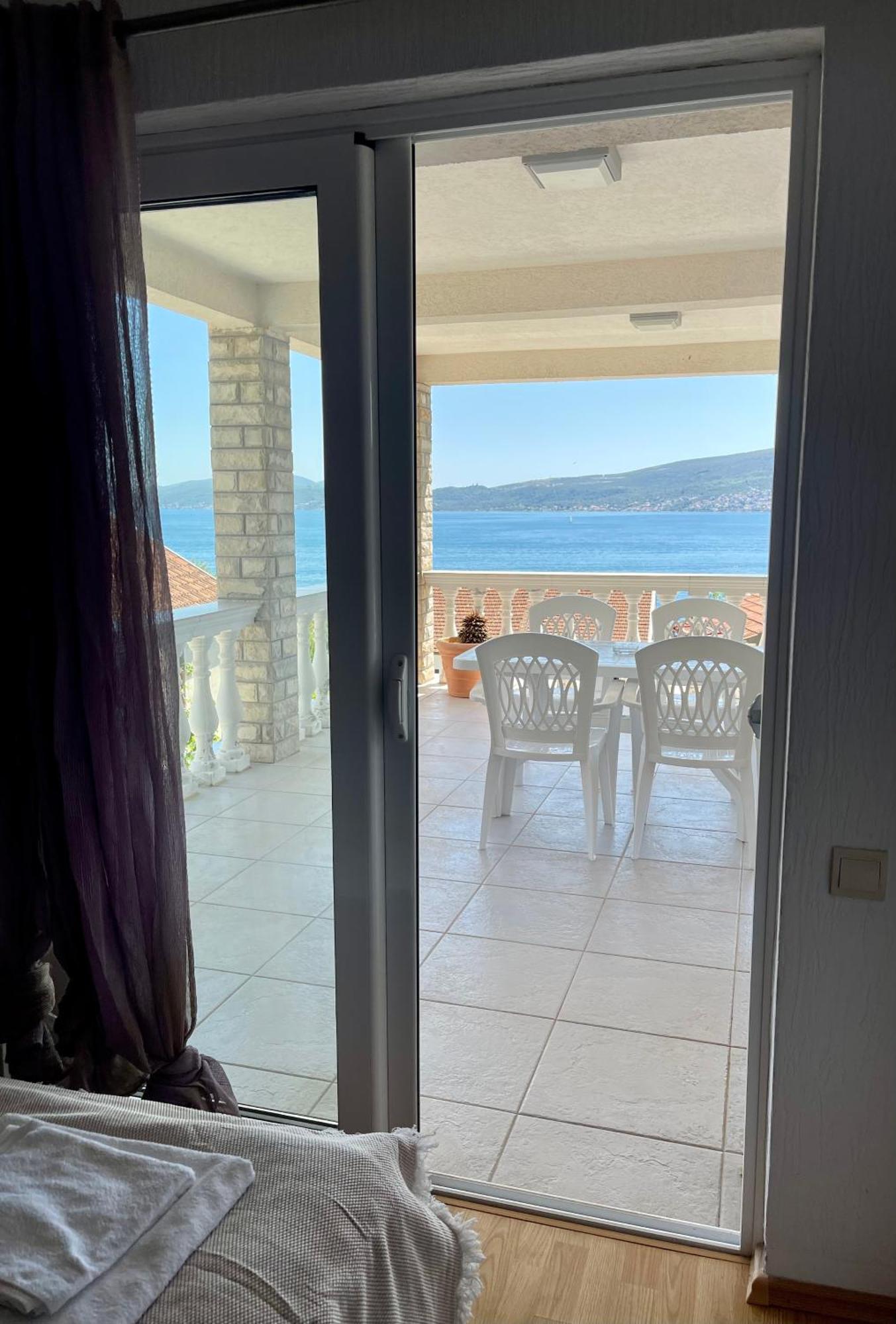 比耶拉Family House With Pool & Sea View公寓式酒店 外观 照片