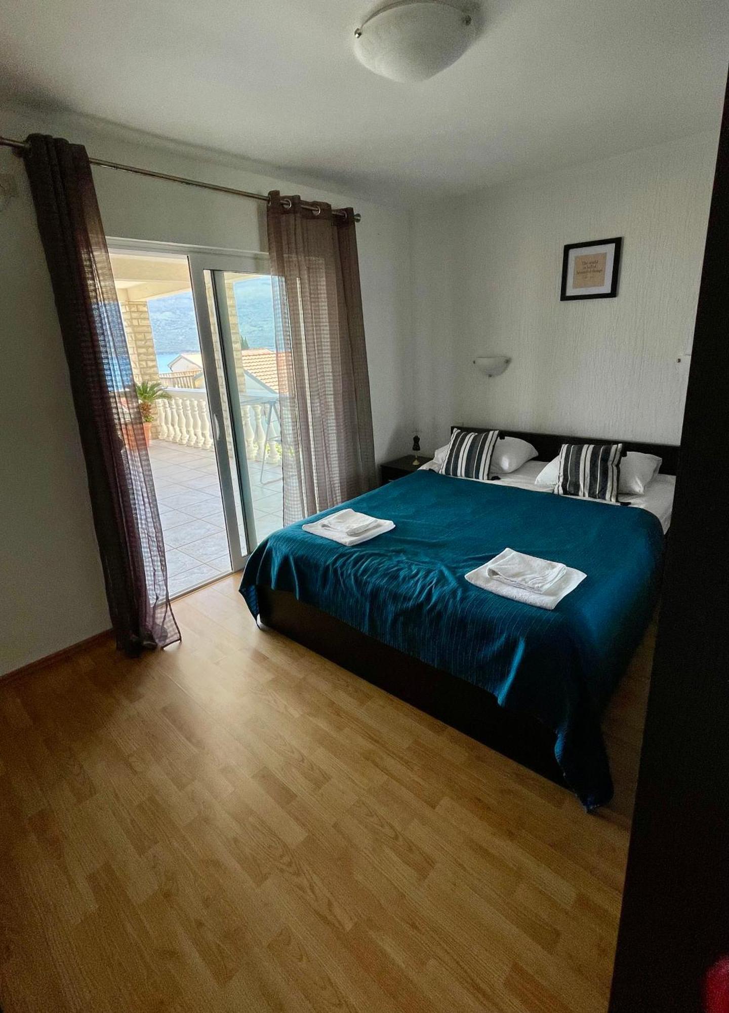 比耶拉Family House With Pool & Sea View公寓式酒店 外观 照片