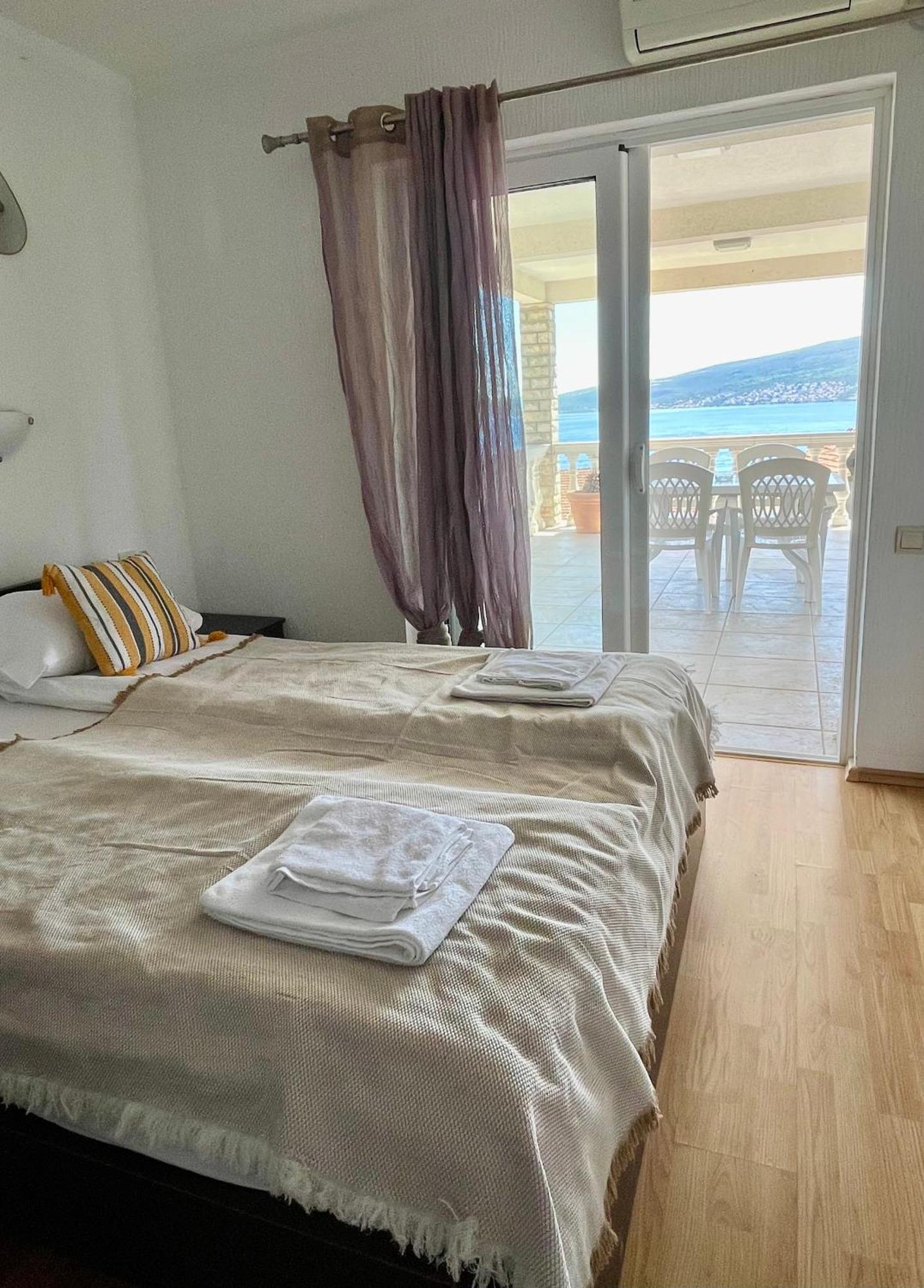 比耶拉Family House With Pool & Sea View公寓式酒店 外观 照片