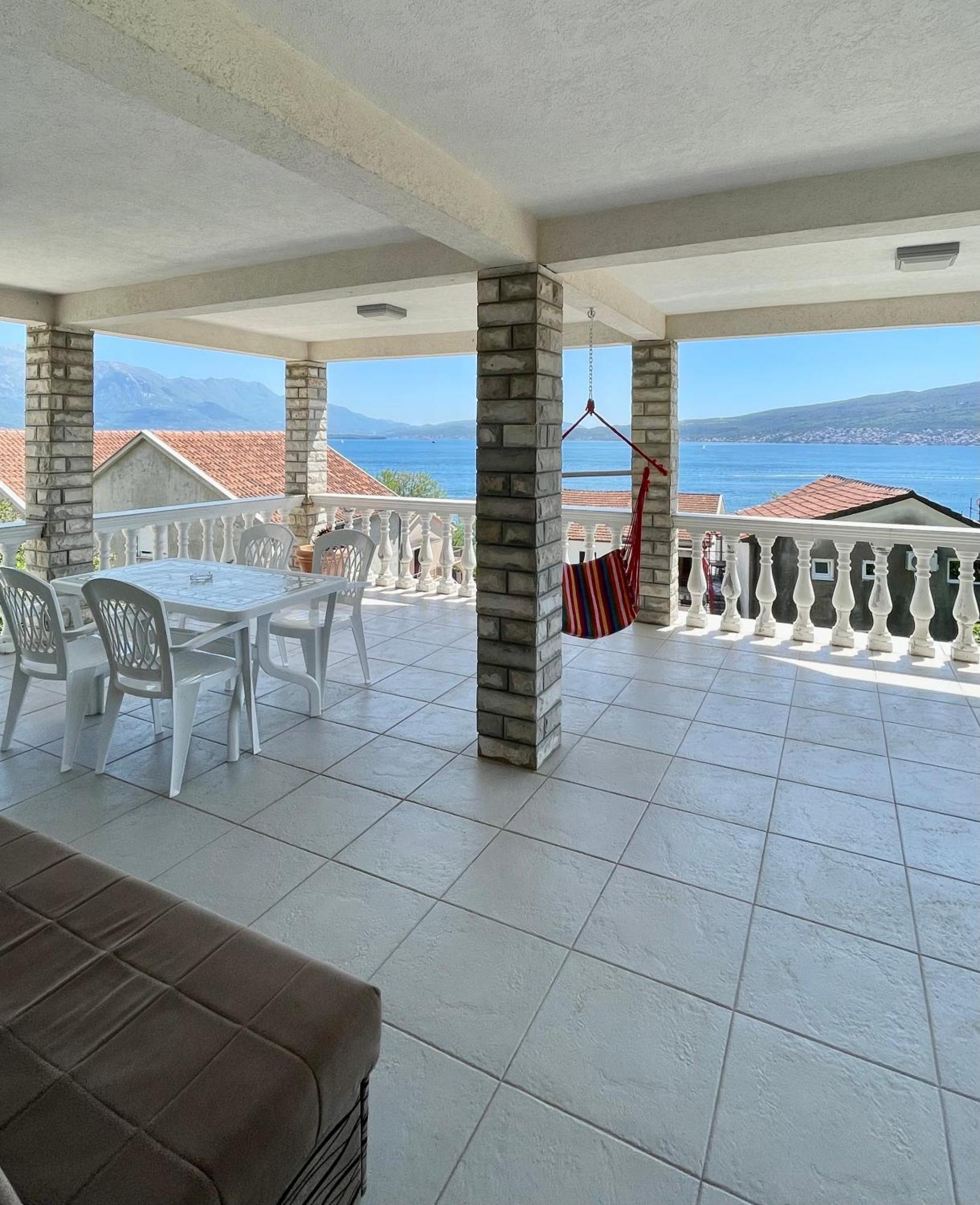 比耶拉Family House With Pool & Sea View公寓式酒店 外观 照片