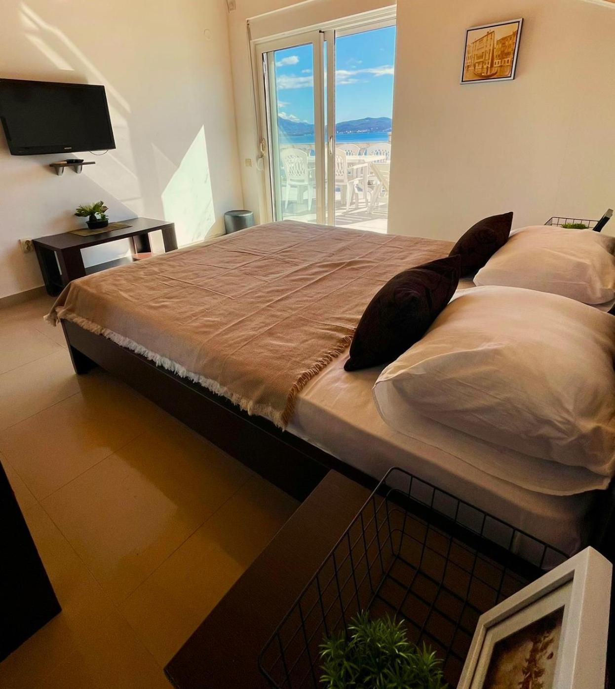 比耶拉Family House With Pool & Sea View公寓式酒店 外观 照片