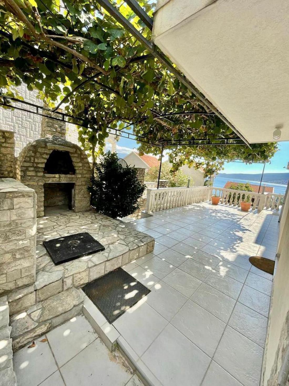 比耶拉Family House With Pool & Sea View公寓式酒店 外观 照片